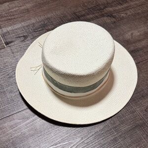 Stylish Cream Straw Hat with Gray Band